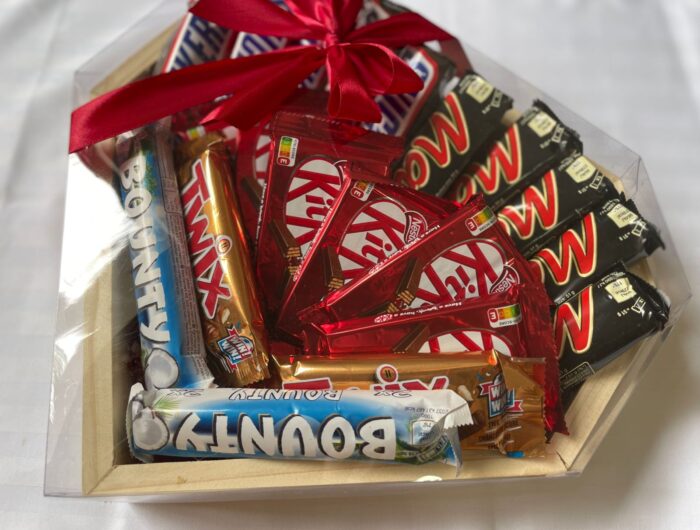 WhatsApp-Image-2023-02-03-at-1.34.55-PM.jpeg Love Gift Pack Chocolate Big - Image 1